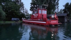 Die Leiche wurde mit dem Feuerwehrboot „Föhn“ geborgen.  (Bild: Maurice Shourot)