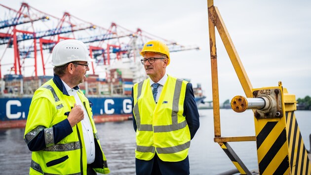 Mattle on site at the Port of Hamburg. (Bild: Fitsch)