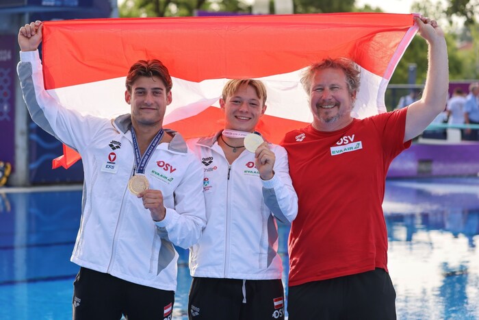 Nationaltrainer Aristide Brun mit Anton Knoll und Dariush Lotfi.