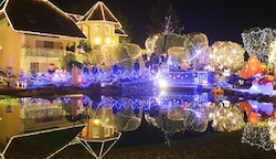 Der Glanz des Weihnachtshauses in Bad Tatzmannsdorf wird durch nackte Damen getrübt. (Bild: CHRISTIAN BRUNA)