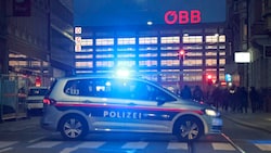 Der Innsbrucker Hauptbahnhof war heuer schon zweimal Schauplatz einer Bombendrohung. (Bild: Johanna Birbaumer/Krone KREATIV)