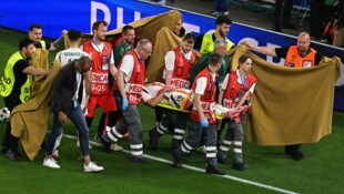 Barnabás Varga wird abtransportiert ...