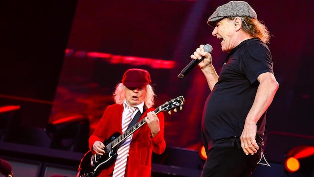 Power duo: Guitarist Angus Young and singer Brian Johnson continue to fly the AC/DC flag with great enthusiasm. (Bild: Andreas Graf)