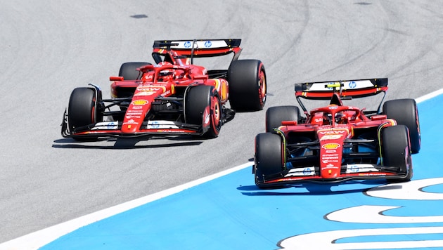 Charles Leclerc (li.) und Carlos Sainz (Bild: AFP/Tiphaine SAINT CRIQ)