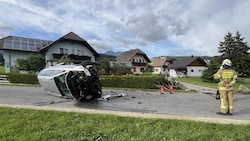 Am Auto entstand Totalschaden. (Bild: Freiwillige Feuerwehr Mariapfarr)