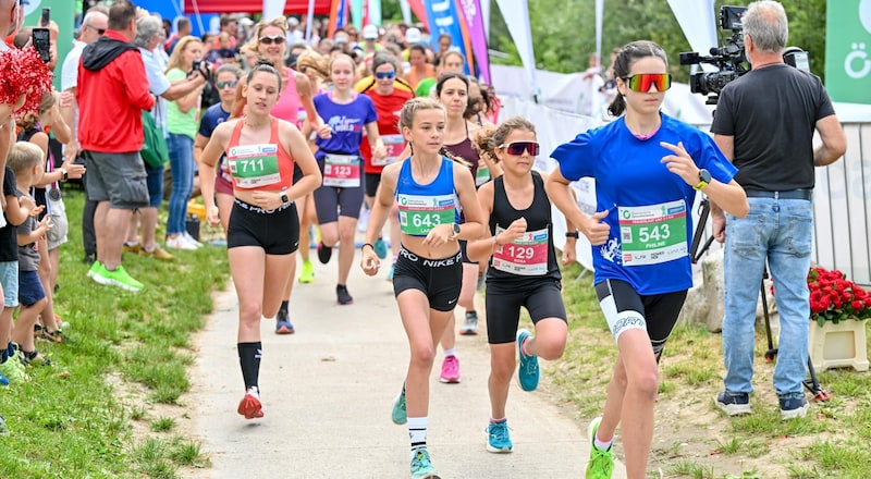 600 Frauen beim Lauf um den Pichlinger See. (Bild: Dostal Harald)