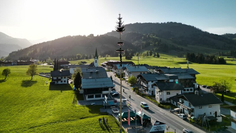 3rd place/Hochfilzen: The Hochfilzen maypole impressed the jury with its particularly straight growth and beautifully shaped top. (Bild: zVg)