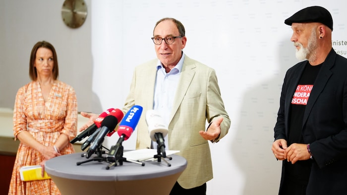 Anna Paar, Secretary General of Caritas), Social Minister Johannes Rauch and Volkshilfe boss ...