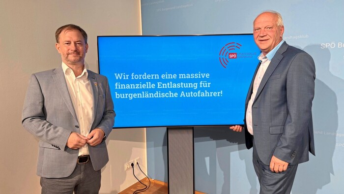 „Stopp den Mehrkosten“, so die Forderung von Fürst und Sodl (re.) an den Bund.