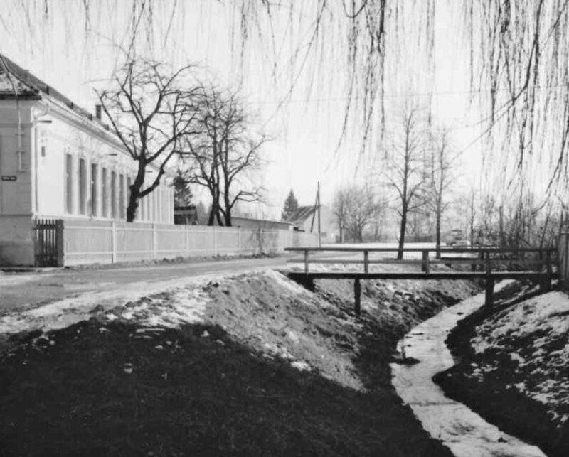 Bis in die 80er-Jahren ist der Wehoferbach oberirdisch durch die Badgasse geführt worden.  (Bild: Ingrid Toth)