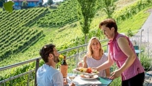 Das Service ist in den meisten Betrieben Familiensache, da es immer schwieriger wird, Mitarbeiter zu finden. (Bild: Tom Lamm | ikarus.cc)