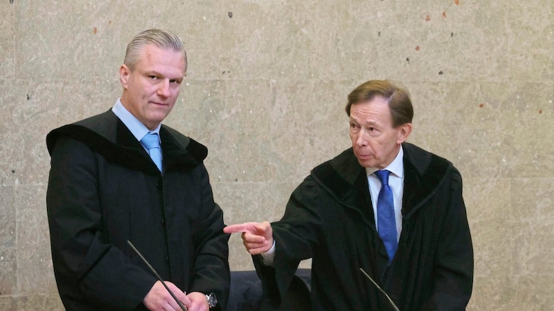 A vádlottnégyes védői: Manfred Arbacher-Stöger (balra) és Rudi Mayer. (Bild: KRISTIAN BISSUTI)