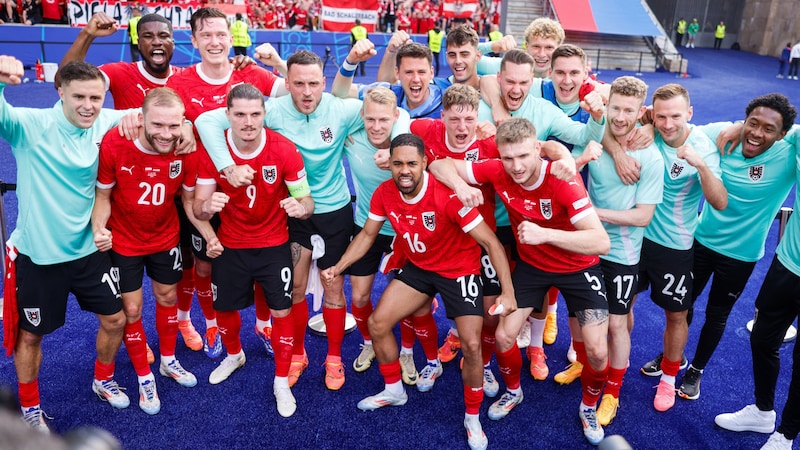 Das österreichische Nationalteam will heute wieder mit den Fans feiern. (Bild: AFP)