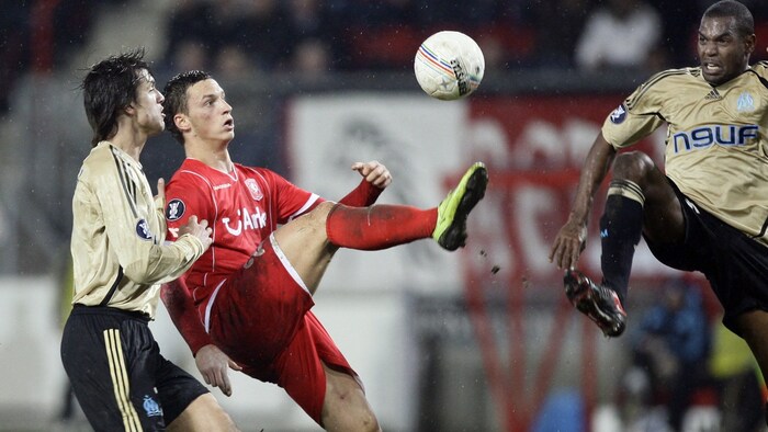Marko Arnautovic im Dress von Twente (im roten Dress)