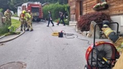 Die Freiwillige Feuerwehren Neukirchen und Mittersill waren mit 35 Mann im Einsatz. (Bild: FF Neukirchen)