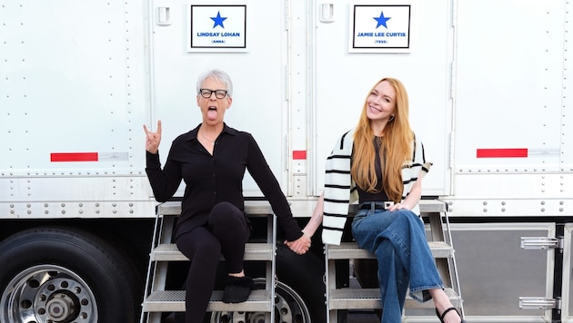 Jamie Lee Curtis and Lindsay Lohan are in front of the camera for a 'Freaky Friday' sequel. (Bild: twitter.com/DisneyStudios)
