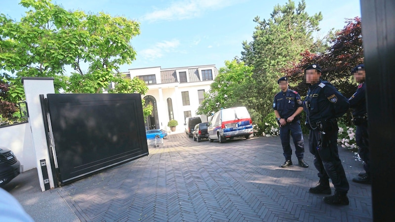 Benkos Villa in Innsbruck-Igls war Ende Juni Schauplatz einer Hausdurchsuchung (Bild: Birbaumer Christof/Krone KREATIV)