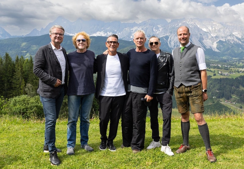 von links: Der steirische Landeshauptmann Christopher Drexler, Mick Hucknall, Klaus Leutgeb, Sting, Bryan Adams und der Geschäftsführer des TVB Schladming-Dachstein Mathias Schattleitner. (Bild: Harald Steiner)