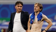 Zlatko Dalic (links) kann weiter auf Luka Modric bauen.  (Bild: APA/AFP/Odd ANDERSEN)