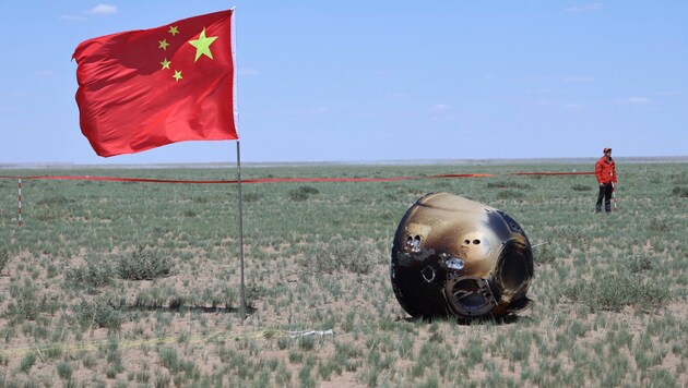 China is visibly proud after the "precise" landing of its moon capsule. (Bild: APA/Xinhua)