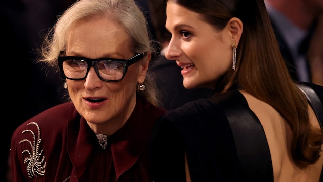 Meryl Streep mit ihrer jüngsten Tochter Louisa Jacobson Gummer (Bild: APA/Getty Images via AFP/GETTY IMAGES/Matt Winkelmeyer)