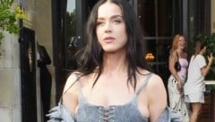 Katy Perry zeigt sich während der Fashion Week in Paris von ihrer sexy Seite. (Bild: Photo Press Service)