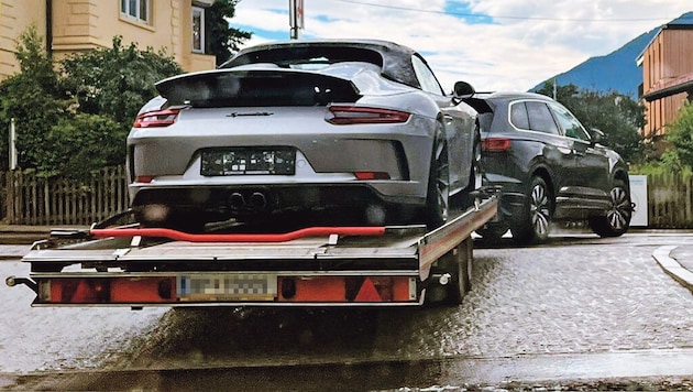 Benko'nun Porsche'si polis tarafından götürüldü. (Bild: „Krone“)