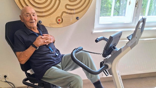 Karl Pekar swears by the exercise bike to stay fit (Bild: Christa Blümel)