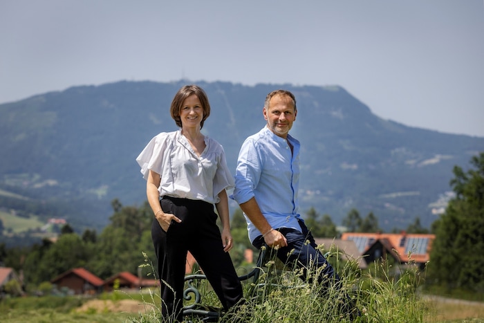 Autorin Elke Jauk-Offner und Fotograf Harald Eisenberger.