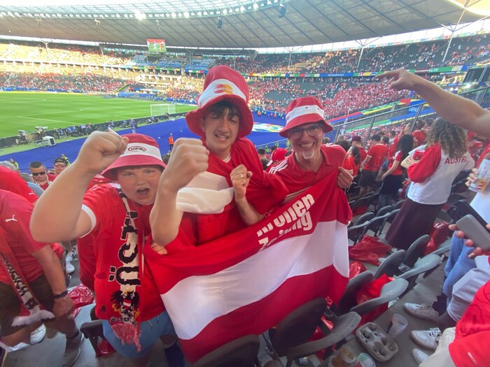 Levi, Jona und Andreas Fitzthum jubelten nach dem 3:2-Sieg gegen Holland völlig losgelöst.