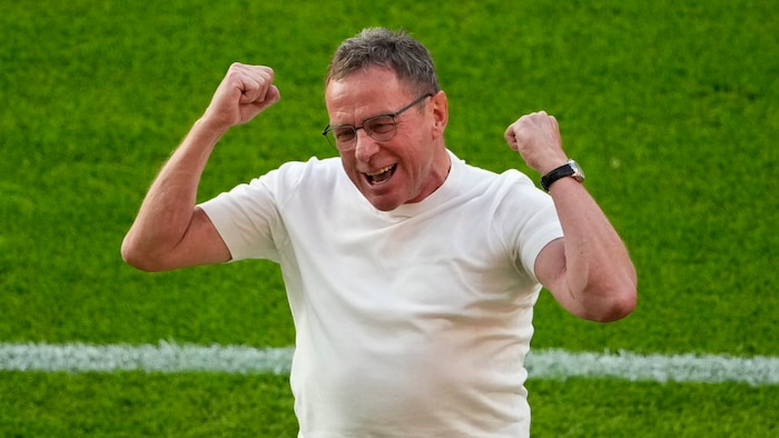 Ralf Rangnick celebrates the victory of his ÖFB team against the Netherlands. 