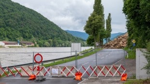 Tausende Kubikmeter Gestein stürzten Anfang Juni auf die B 33 in der Wachau. Seitdem ist die Straße gesperrt, Umleitungen wurden eingerichtet. (Bild: NLK Burchhart)