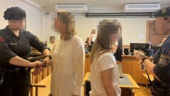 Das polnische Mutter-Tochter-Duo wird im Wiener Landesgericht aus der U-Haft vorgeführt. (Bild: Pratschner Sophie, Krone KREATIV)