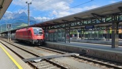 Am Bahnhof Bischofshofen hatten sieben junge Männer auf einen Kosovaren (21) eingschlagen und getreten. (Bild: zVg)