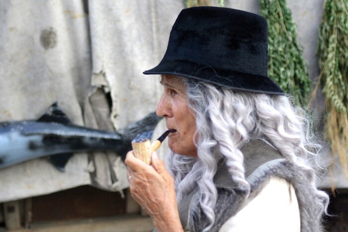 Ilse Rietzinger in ihrer Rolle der alten Zigeunerin.