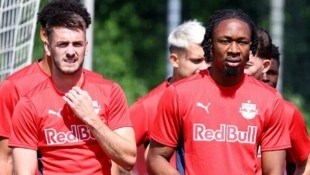 Talent Bryan Okoh (rechts) wird noch länger an der Salzach zu sehen sein. (Bild: Gepa pictures/David Geieregger)