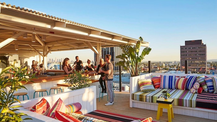 Restaurants und Bars bieten auf Dachterrassen viel Kulinarik – und einen tollen Ausblick.
