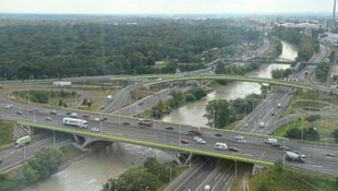 80.000 Autos brettern täglich über die A4, eine der am stärksten befahrenen Routen in Österreich. (Bild: Zwefo)