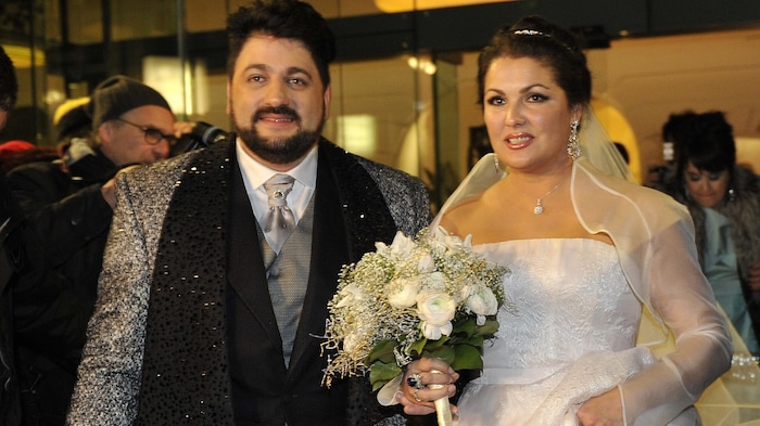 Zehn Jahre ein Paar, gaben Netrebko und Eyvazov im Juni ihre Trennung bekannt.