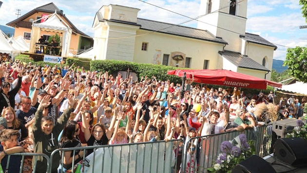 15,000 visitors celebrated in Glanhofen for a good cause - made possible by 300 volunteers. (Bild: Rojsek-Wiedergut Uta)