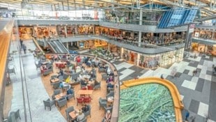 Mehr als 90 Shops, Lokale und Cafés finden sich im Atrio. Der 18. Geburtstag des Einkaufstempels ...