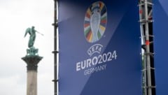 Die Stuttgarter Fanzone ist am Schlossplatz aufgebaut. (Bild: APA/dpa/Marijan Murat)