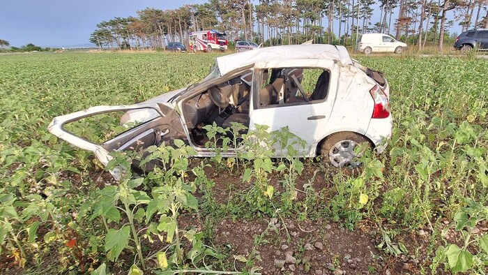 According to the emergency services, the three girls were thrown out of the vehicle.