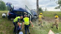 Der Lenker wurde schwer verletzt. (Bild: FF Saalfelden)