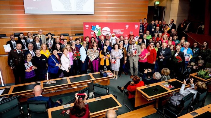 Die Sieger der Herzensmensch-Aktion 2023 feierten im Landhaus.