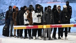 Migranten beim Versuch, Russland in Richtung Finnland zu verlassen.