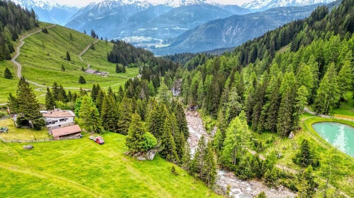 Die Latschenhütte liegt auf 1623 Meter Höhe in den Lechtaler Alpen.