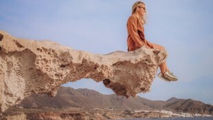 Niki vor herrlicher Kulisse. Ihre Erkenntnis von der Reise: Seit sie ihr altes Leben verkauft ...