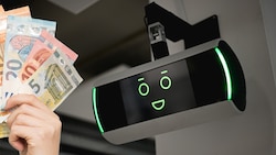 Mit dem KI-Assistenten KeBob punktet der Linzer Automatisierungsspezialist bei Banken. (Bild: Patrick Huber, Markus Wenzel, stock.adobe.com)