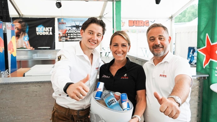 Thumbs up for a great Grand Prix weekend: Julian, Birgit and Robert Neumann (from left).